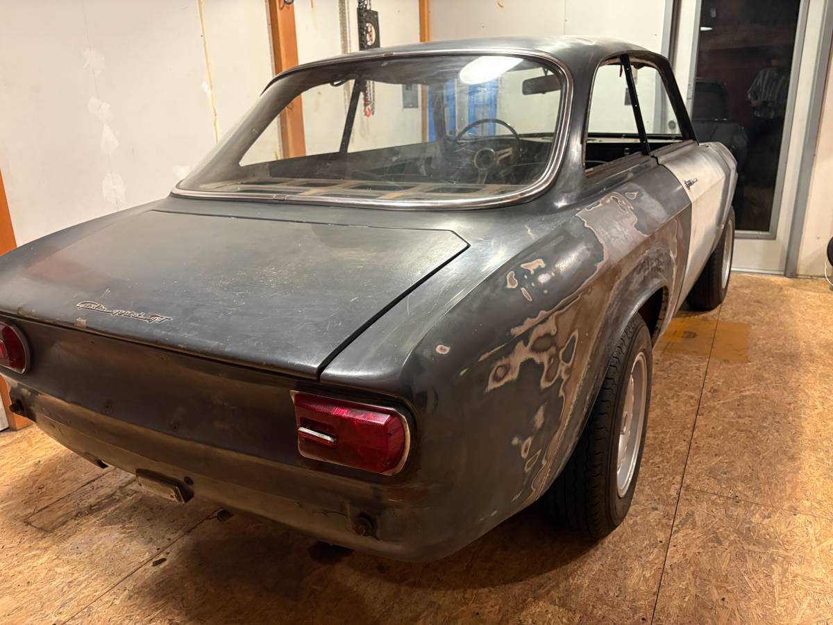 Alfa-romeo-Giulia-sprint-gt-1965
