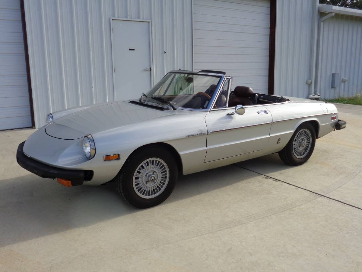 Alfa-romeo-Spider-1981-silver