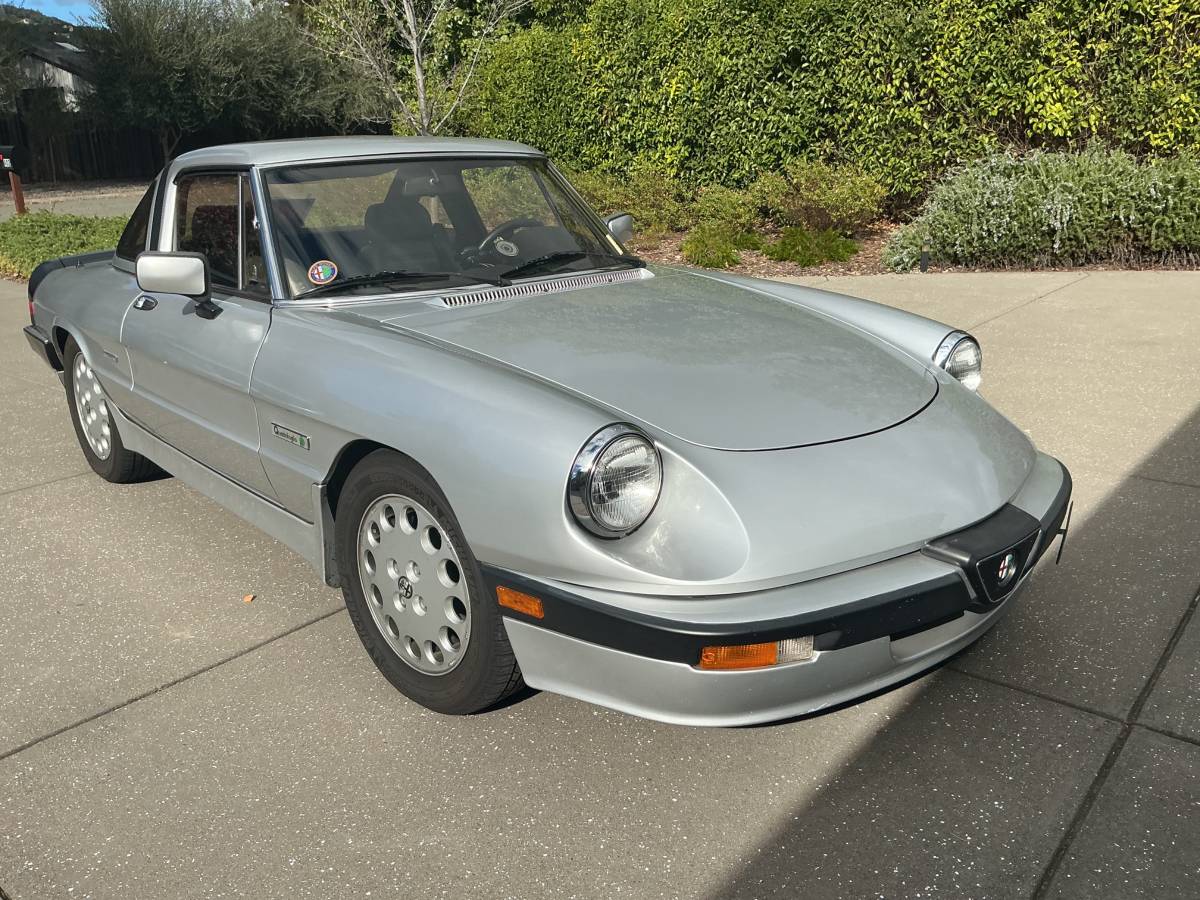 Alfa-romeo-Spider-1987-silver