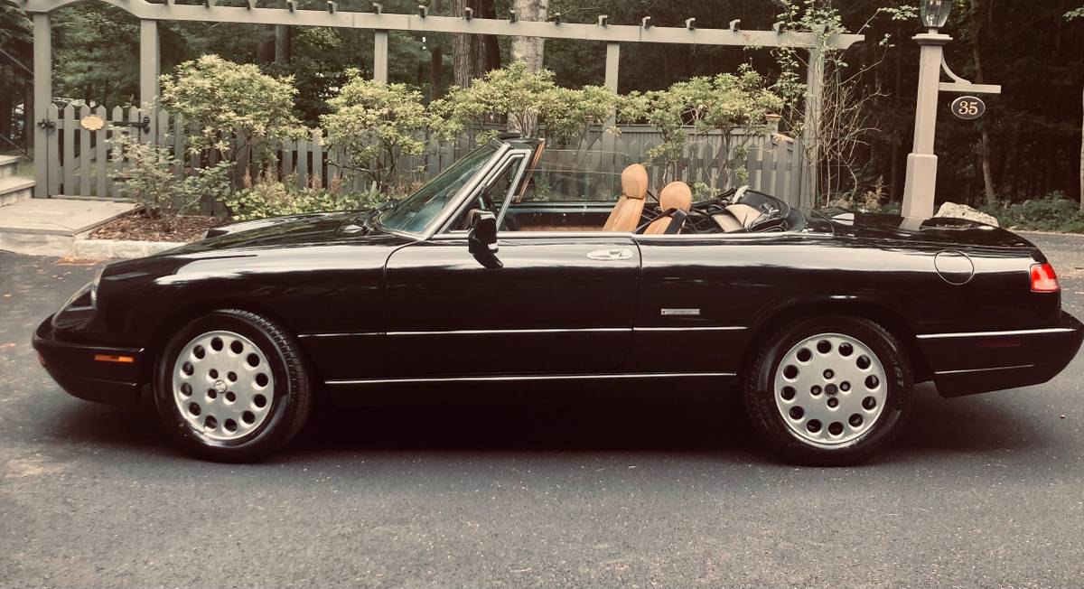 Alfa-romeo-Spider-1992-black