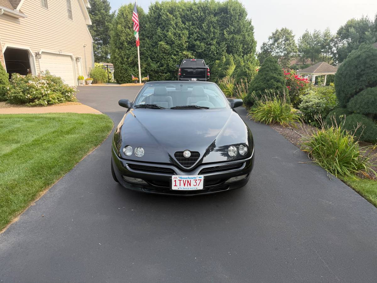 Alfa-romeo-Spider-1996-black