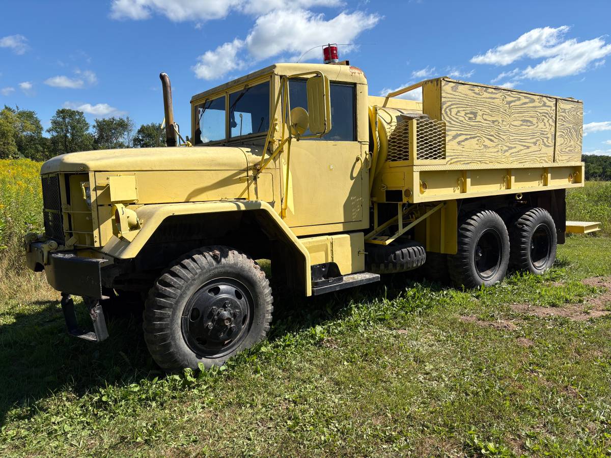 Am-general-1979-Yellow