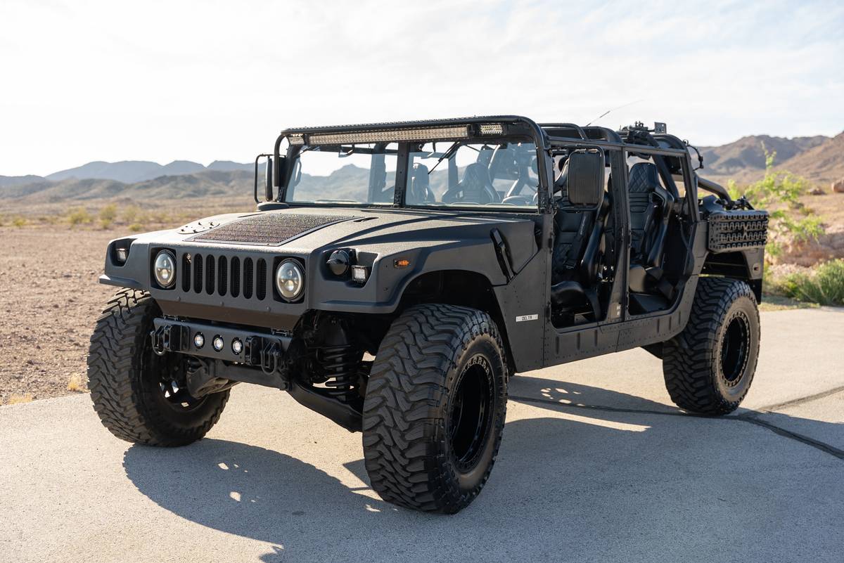 Am-general-Humvee-1985-black