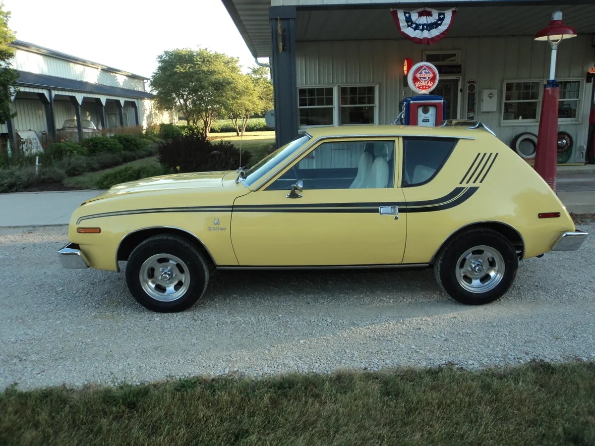 Amc-Gremlin-1977-Yellow-White