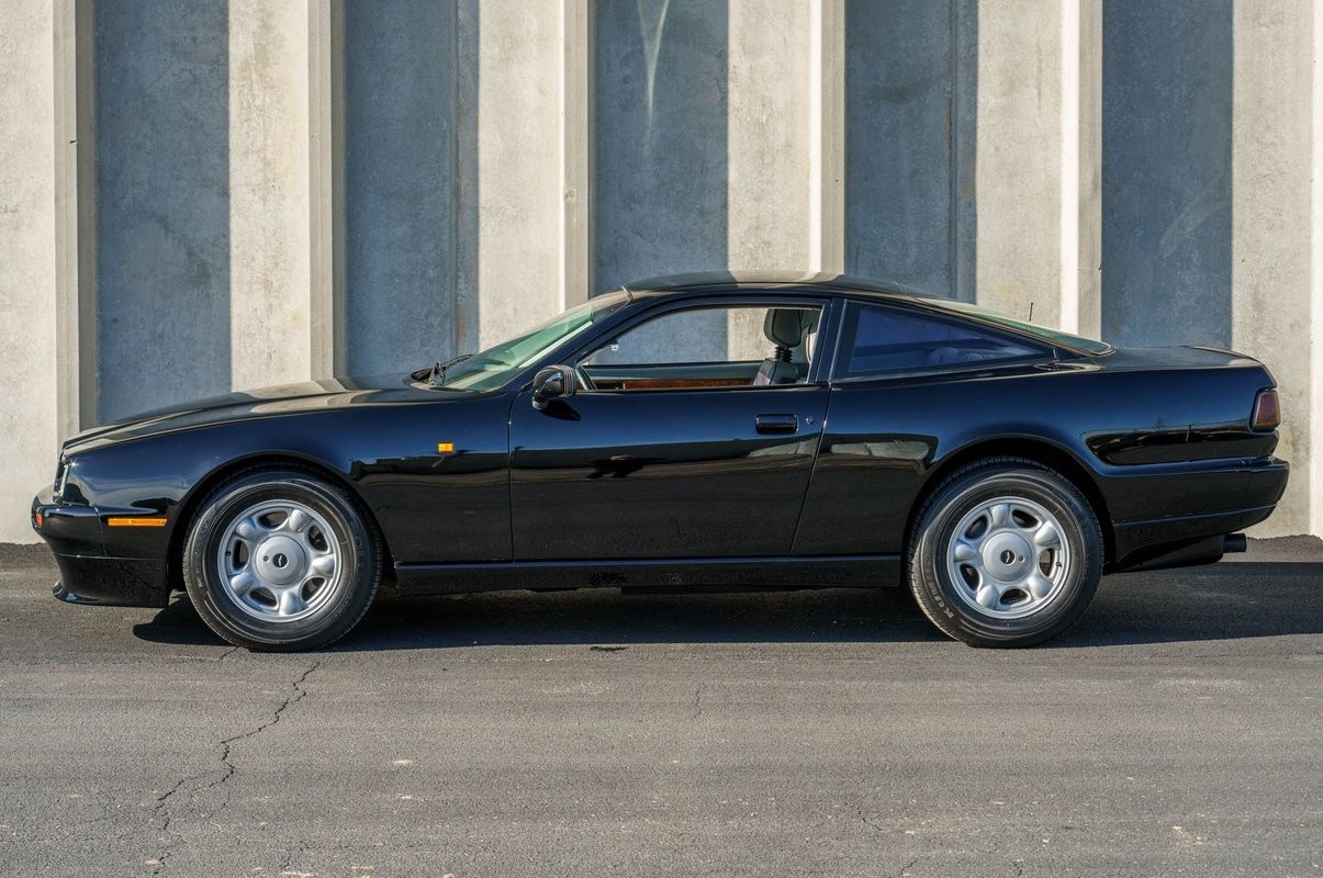 Aston-Martin-Virage-1992-Coupe-Black-and-Gray