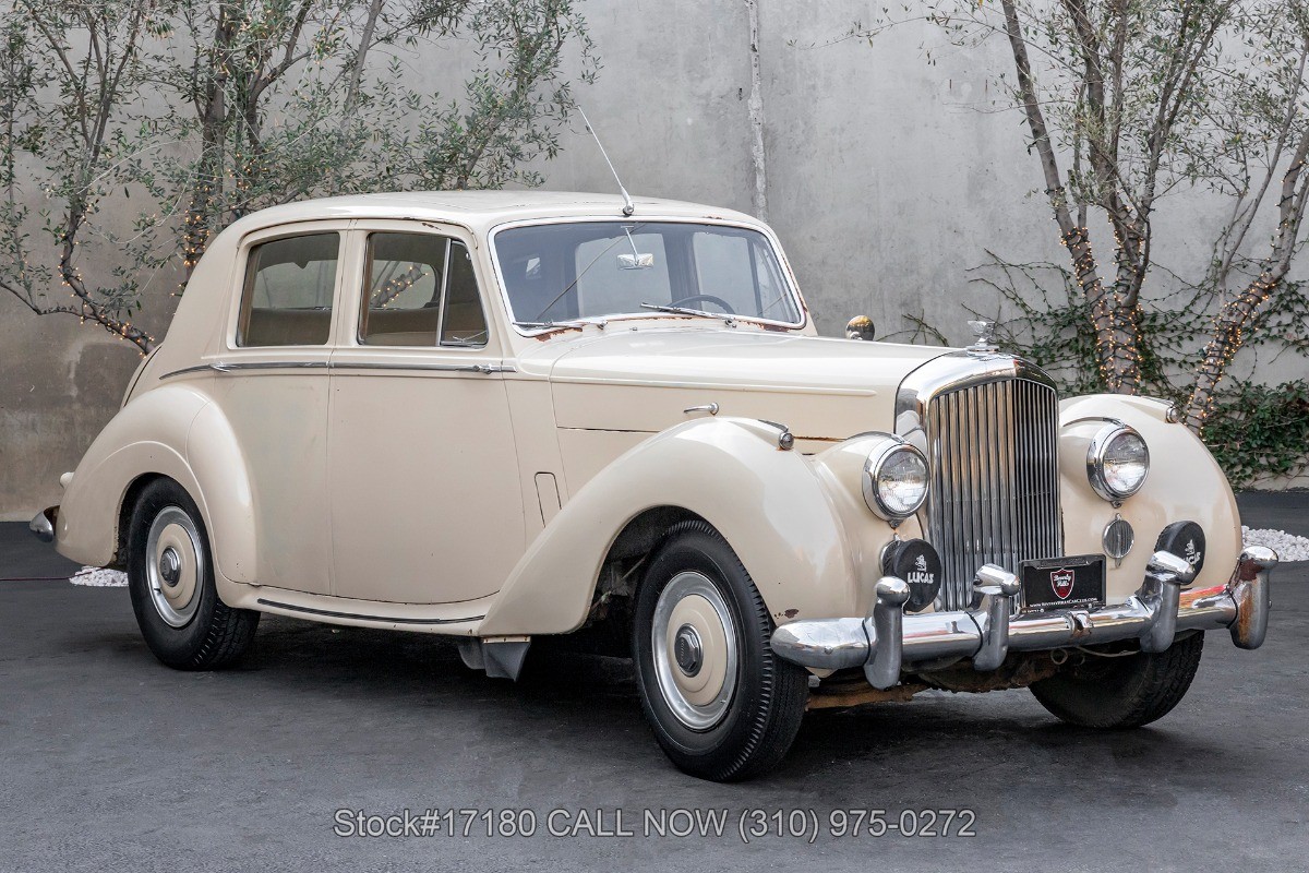 Bentley-R-Type-Saloon-1953