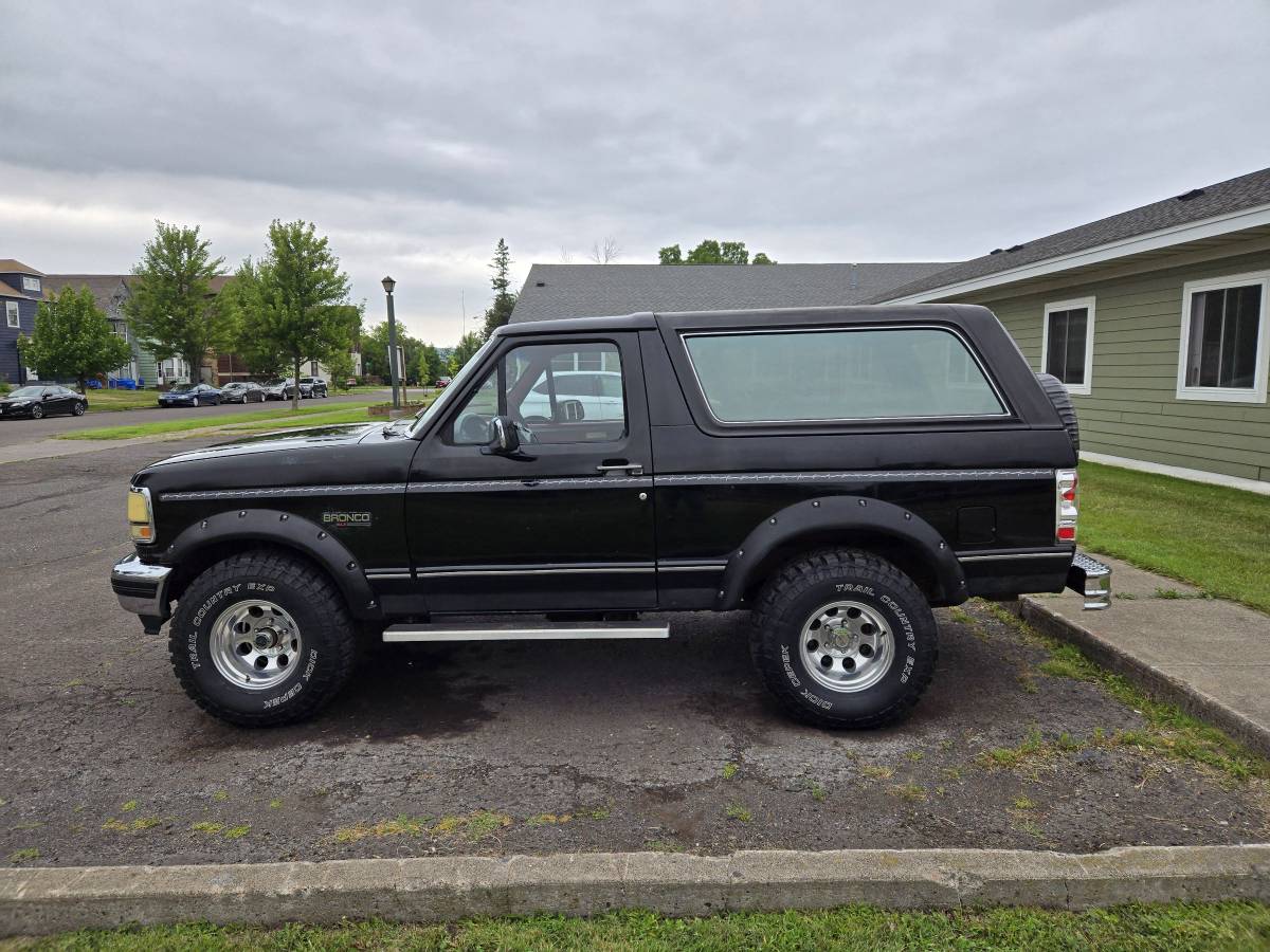 Bronco-xlt-1993-black