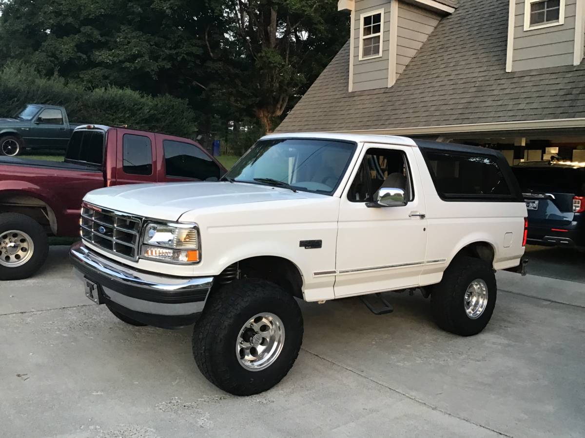 Bronco-xlt-automatic-1994-white
