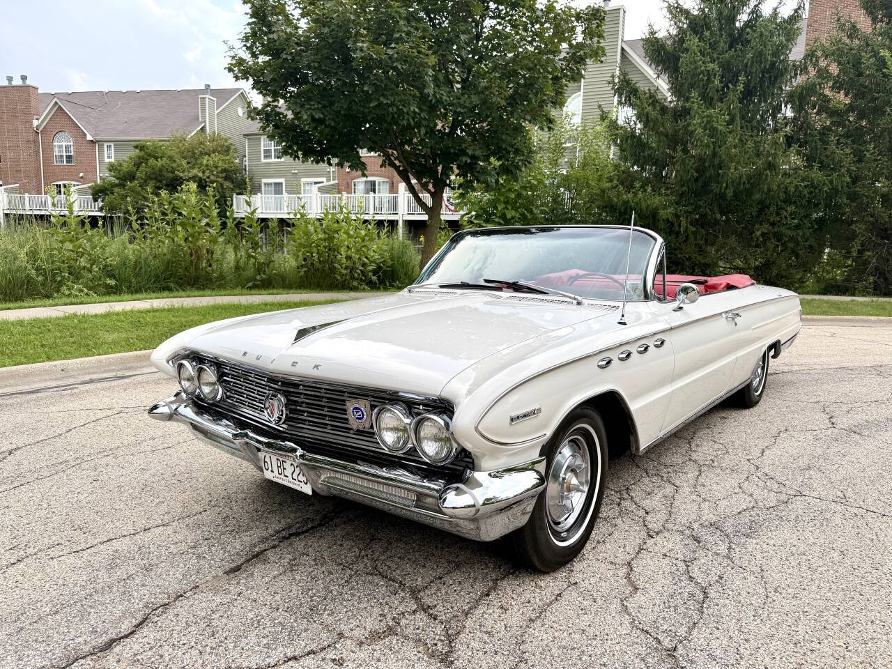 Buick-Electra-1961-White-Red
