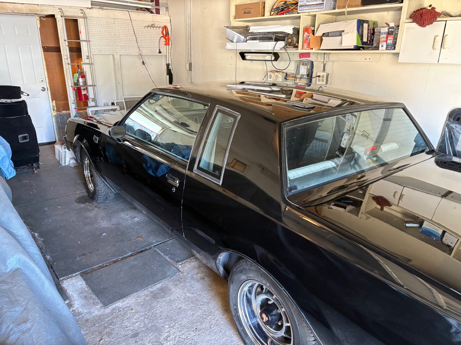 Buick-Grand-National-1987-American-Muscle-Car-Gray