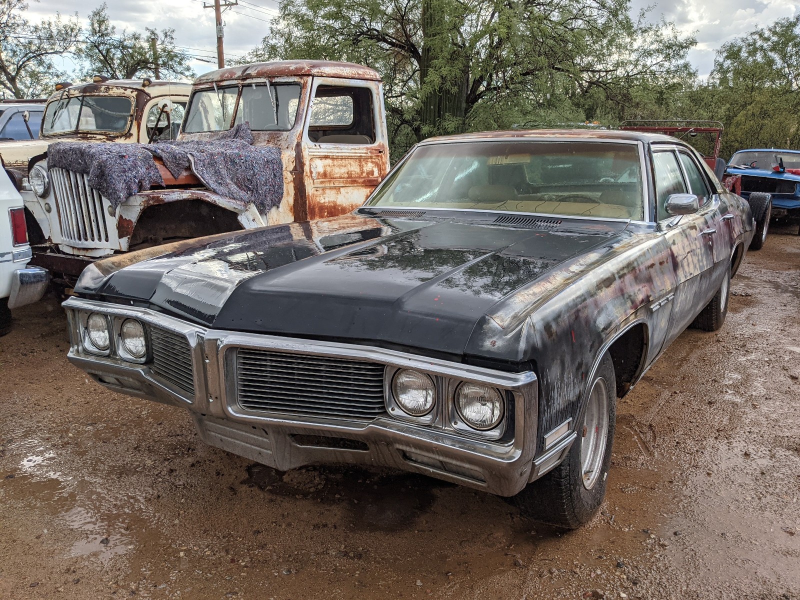 Buick-LeSabre-1970-Sedan-Tan