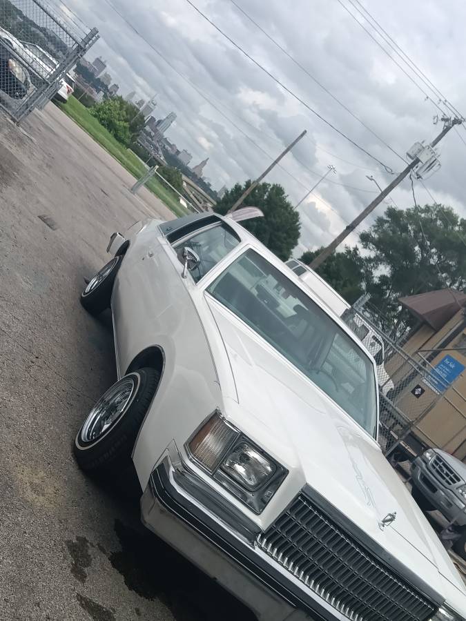 Buick-Regal-1979-white Buick-Regal-1979-white