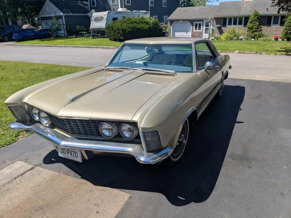 Buick-Riviera-1963-Coupe-Tan