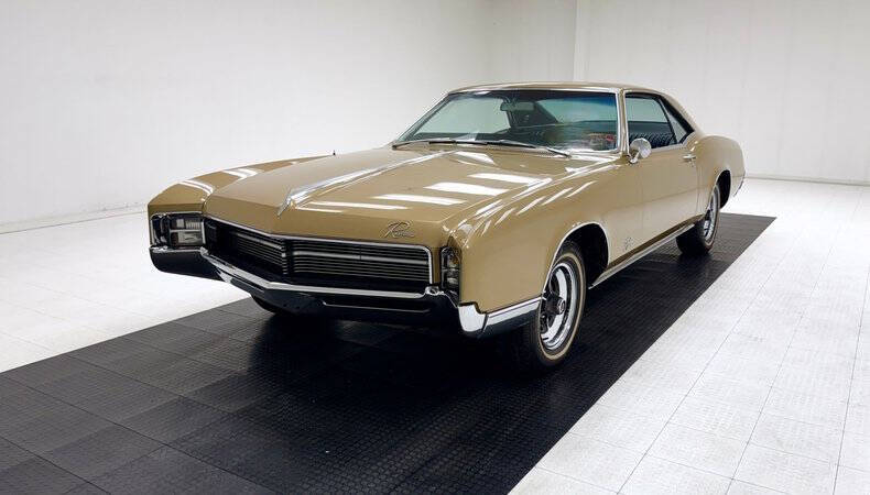 Buick-Riviera-1967-Gold-Mist-Black