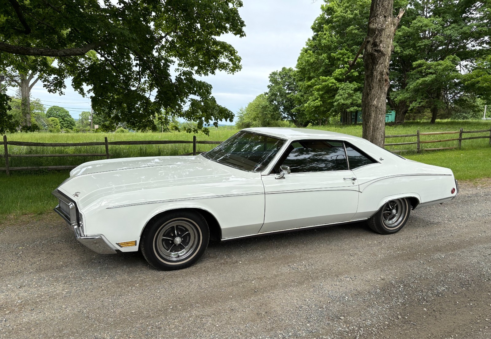 Buick-Riviera-1970-Coupe-Tan
