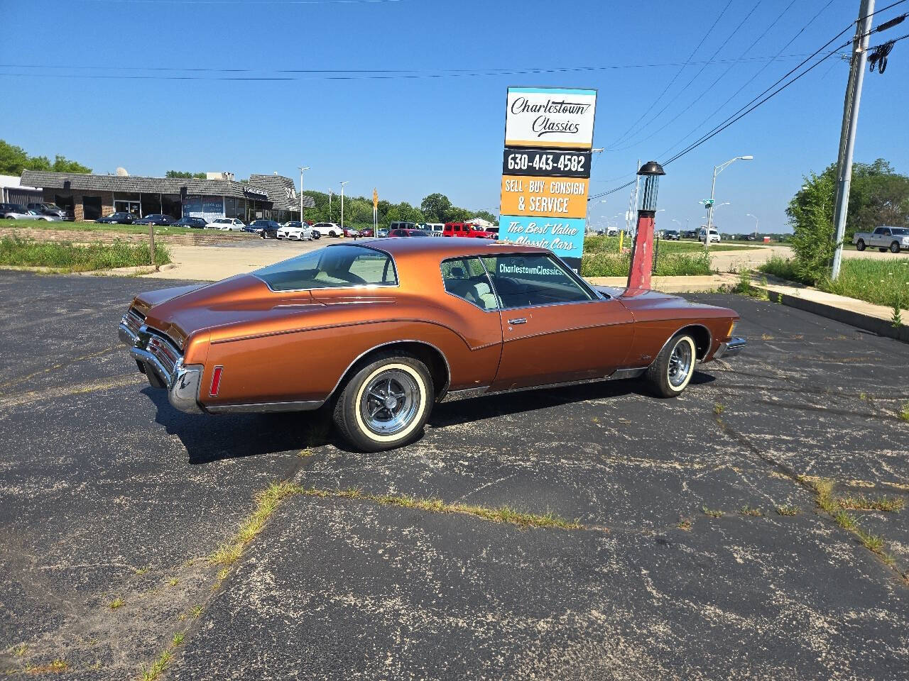 Buick-Riviera-1973-Gold-White