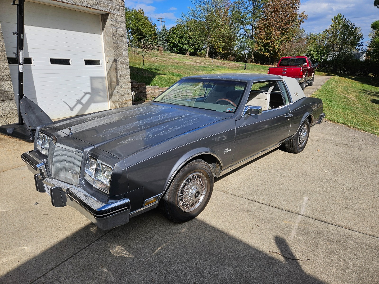 Buick-Riviera-1980-Coupe-Tan