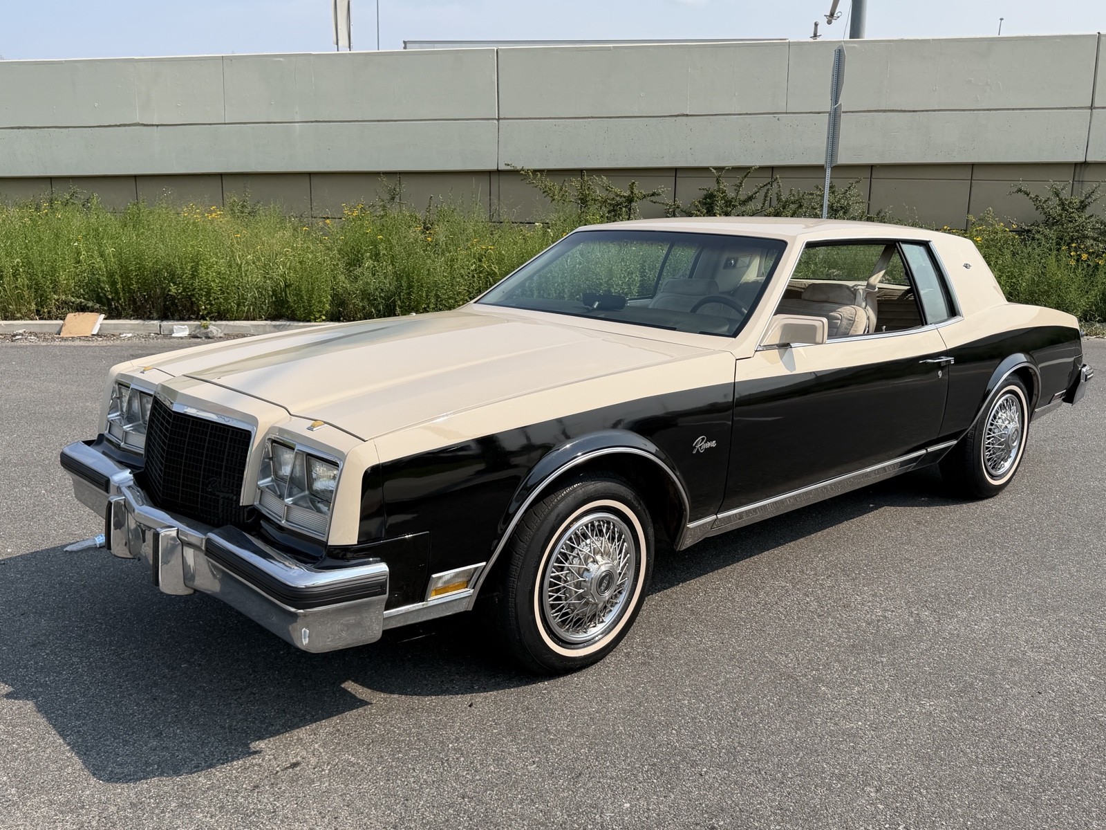 Buick-Riviera-1981-Coupe