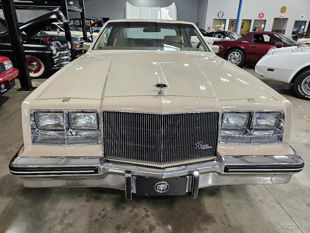Buick-Riviera-1985-Brown-Other-Color