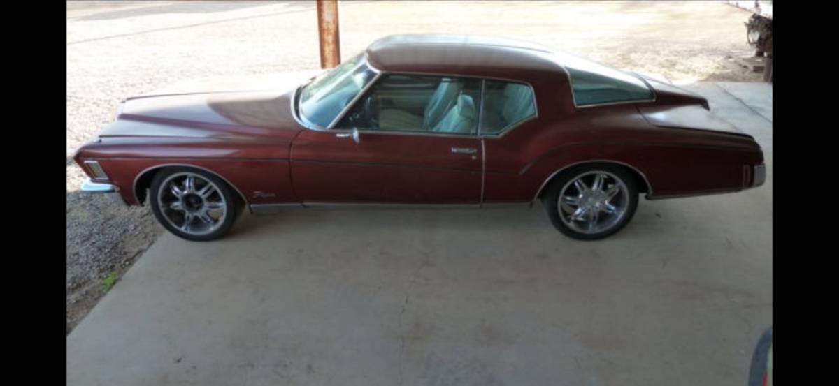 Buick-Riviera-boattail-1971-red