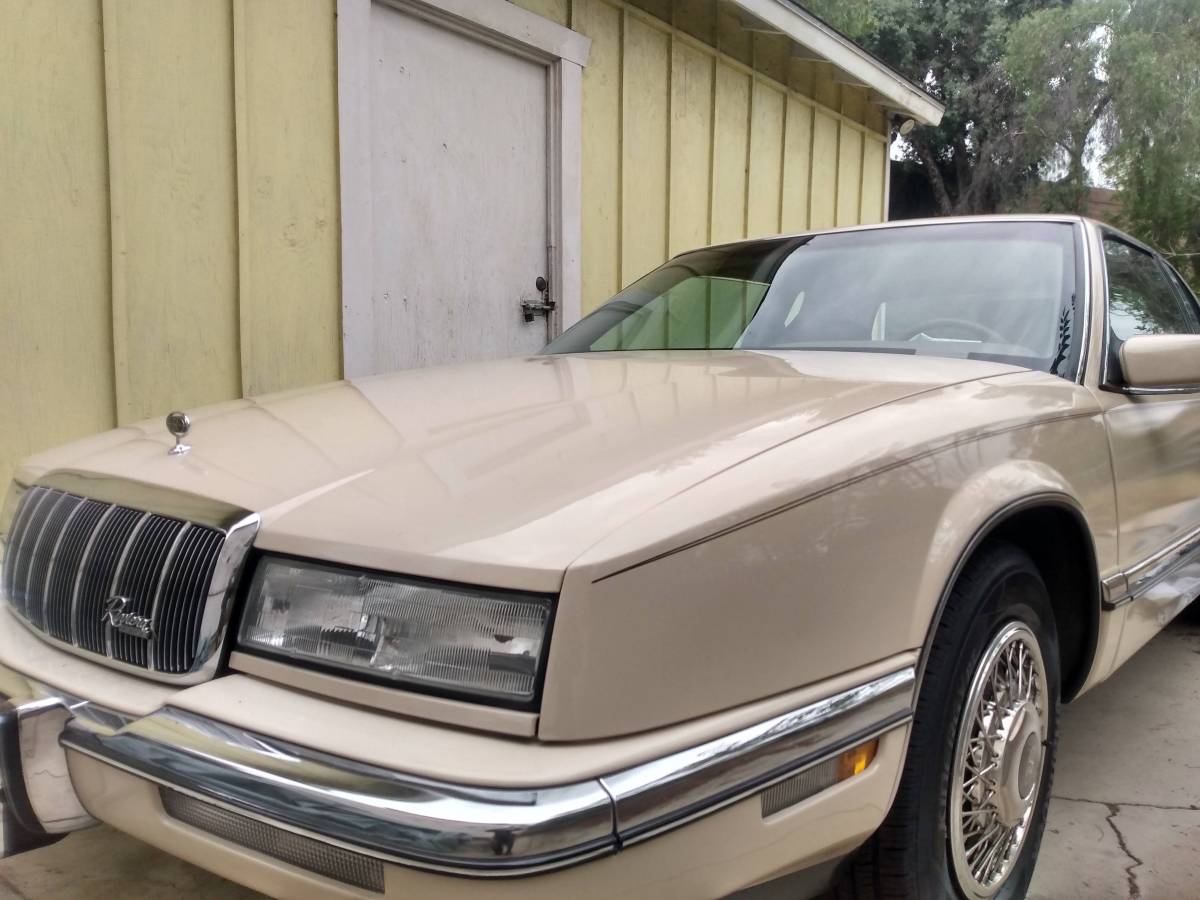 Buick-Riviera-coupe-1991