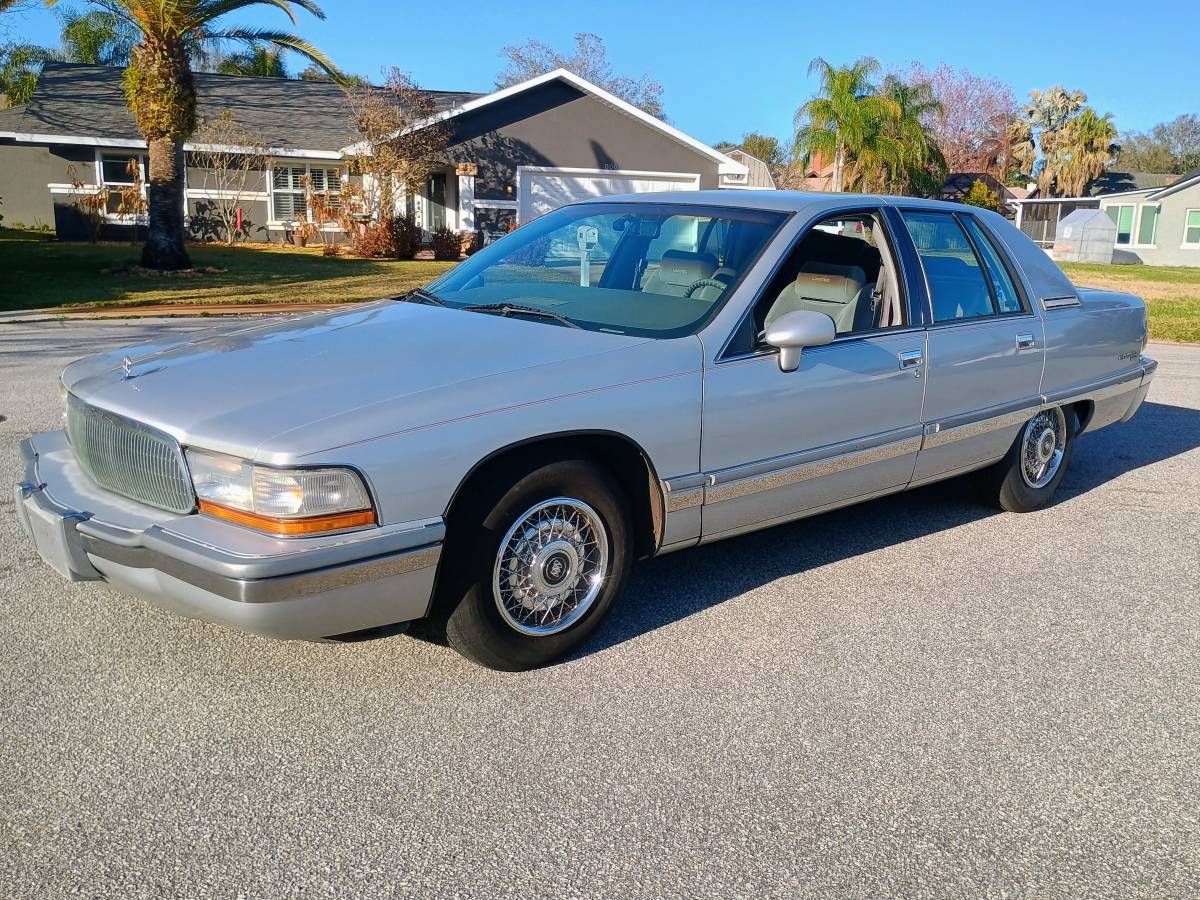 Buick-Roadmaster-limited-1992-silver