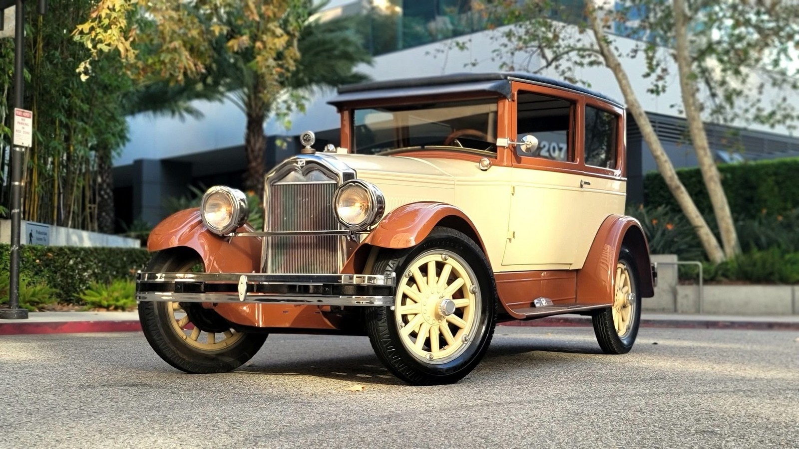 Buick-Sedan-1926-Sedan-Tan