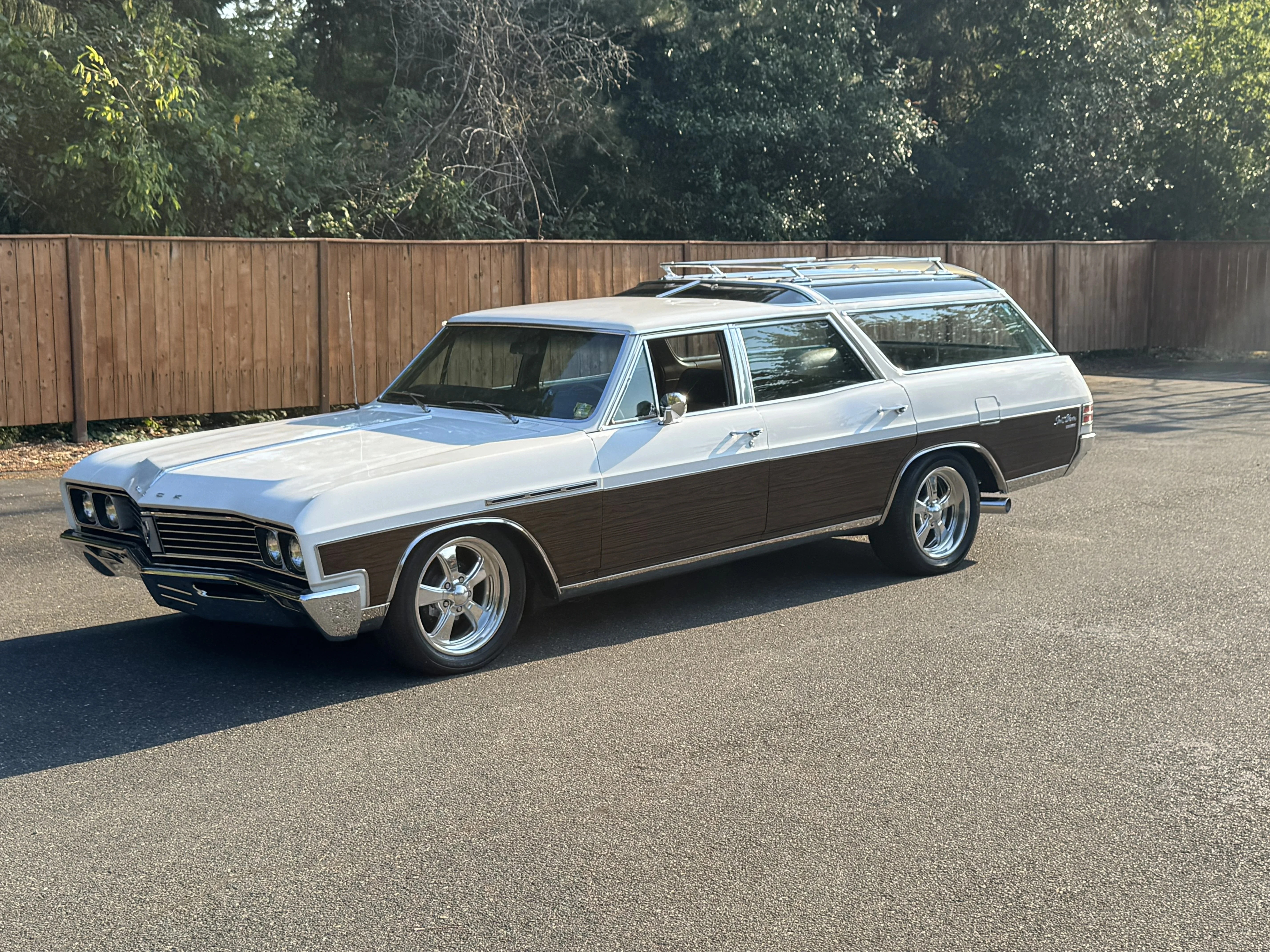 Buick-Sport-wagon-1967-White-Tan