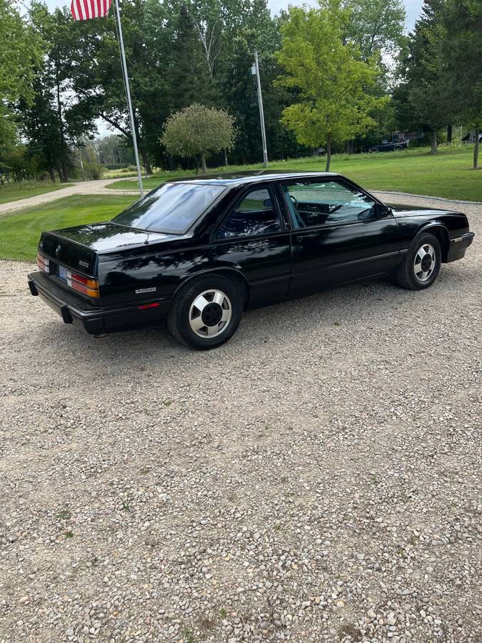 Buick-T-type-1987-black