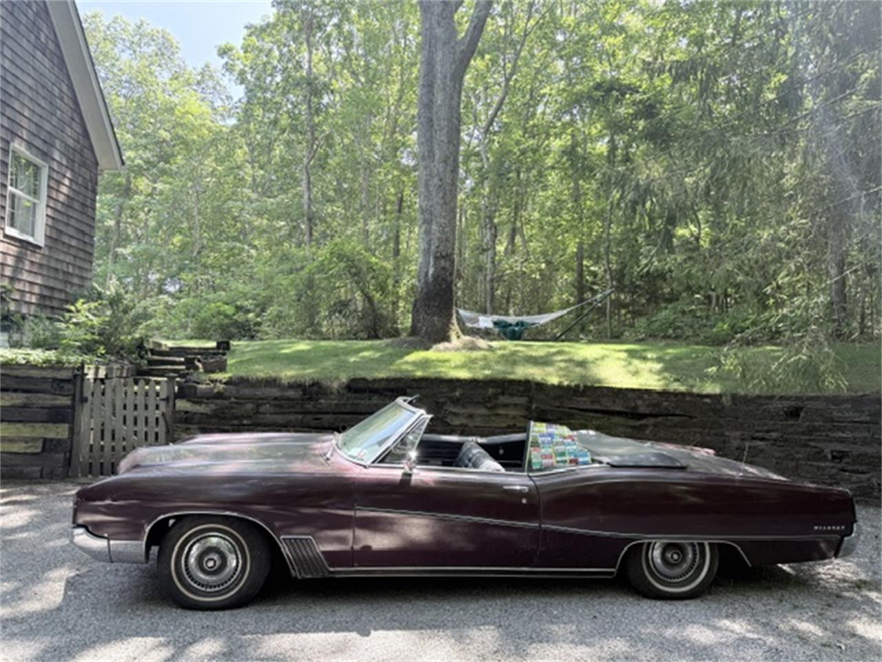 Buick-Wildcat-1967-Maroon-Black-leather