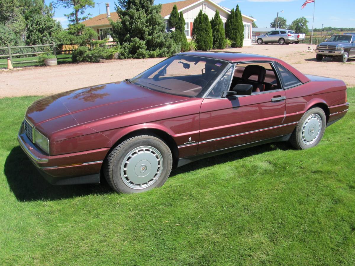 Cadillac  1987, photo 1
