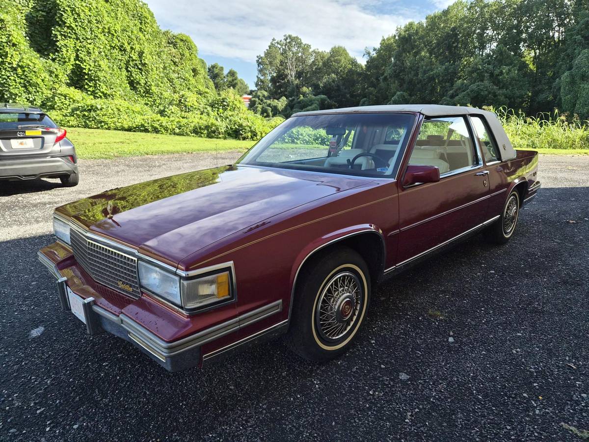 Cadillac-Coupe-de-ville-1988