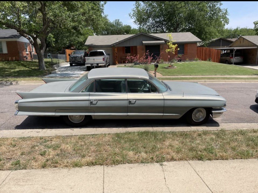 Cadillac-DeVille-1962-Sedan-Gray