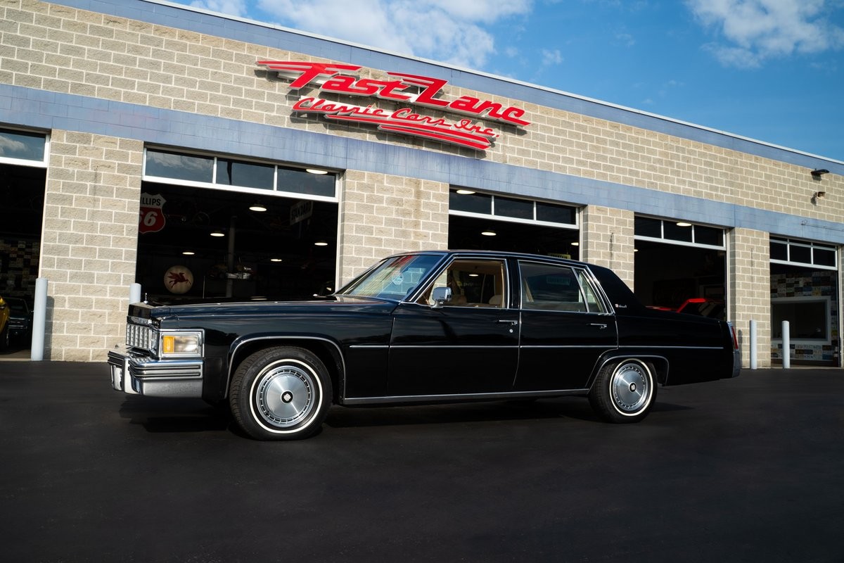 Cadillac-DeVille-1977-Sedan-Light-Buckskin Cadillac DeVille 1977