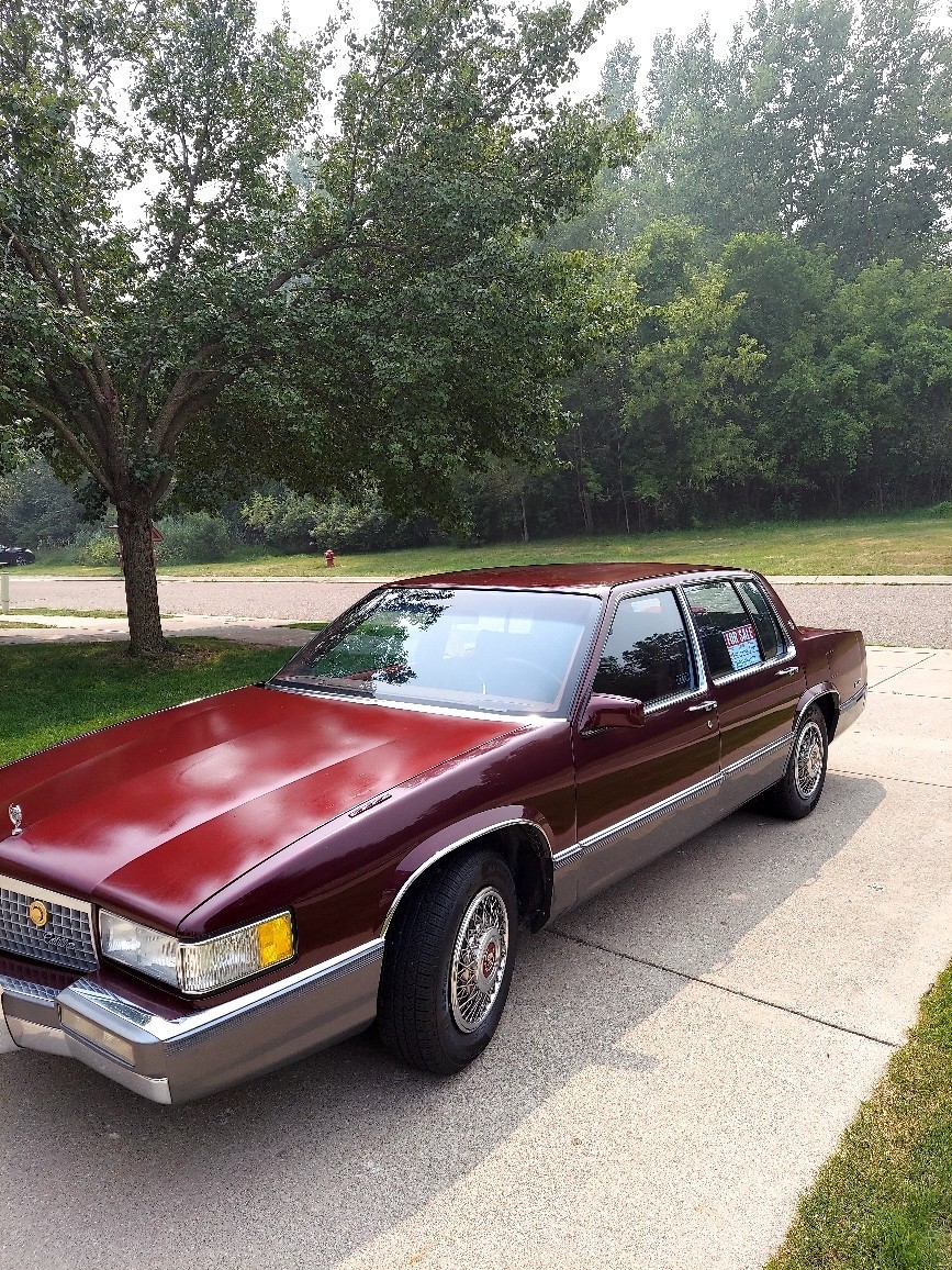 Cadillac-DeVille-1989-Sedan-Burgundy Cadillac DeVille 1989