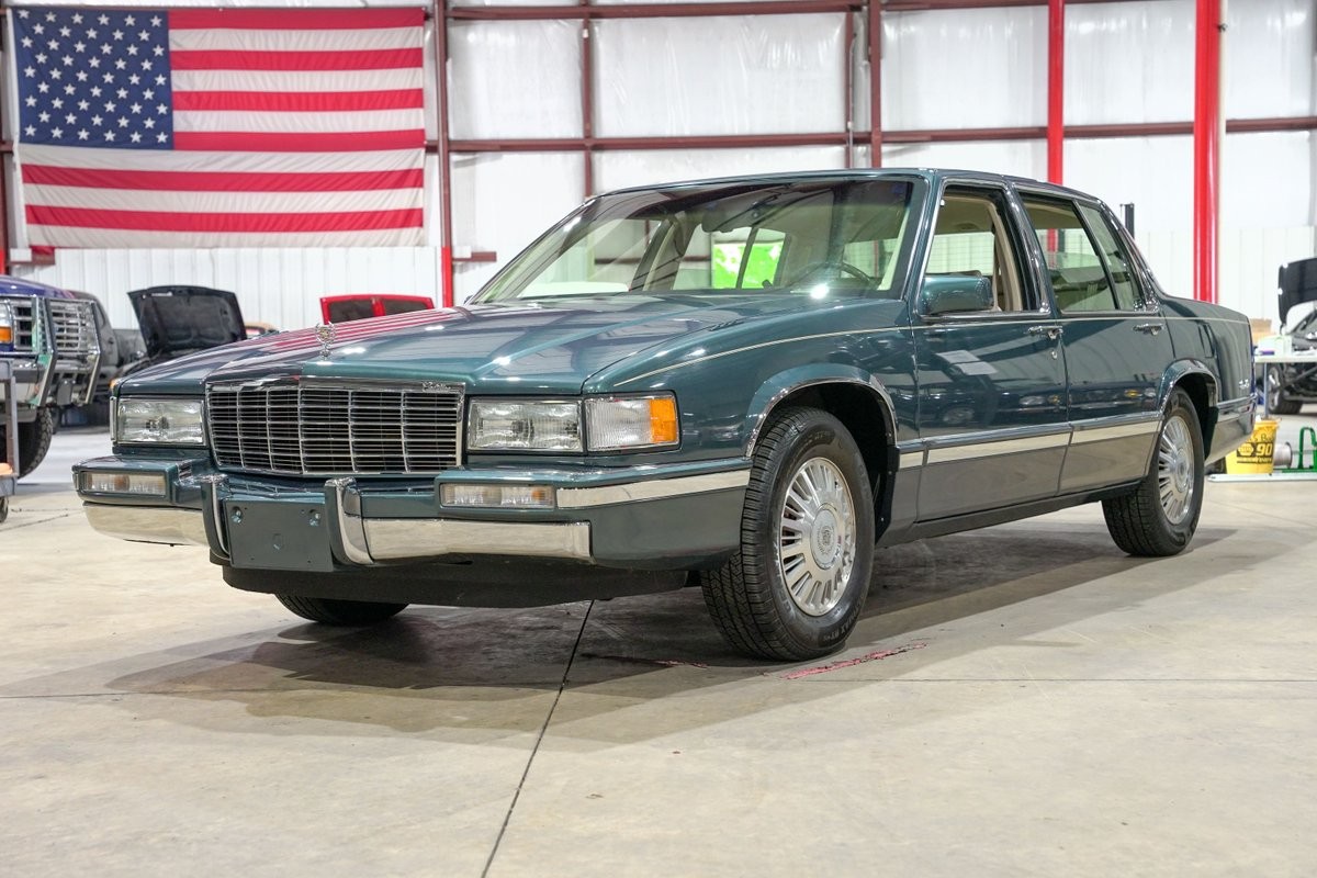 Cadillac-DeVille-1992-Sedan-Tan