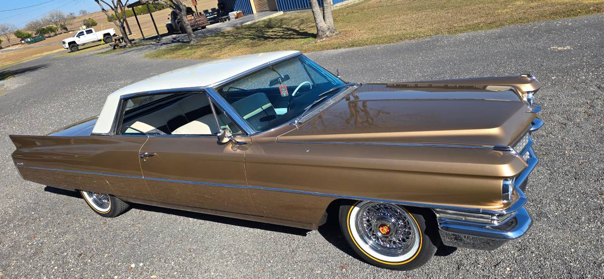 Cadillac-Deville-1963-brown