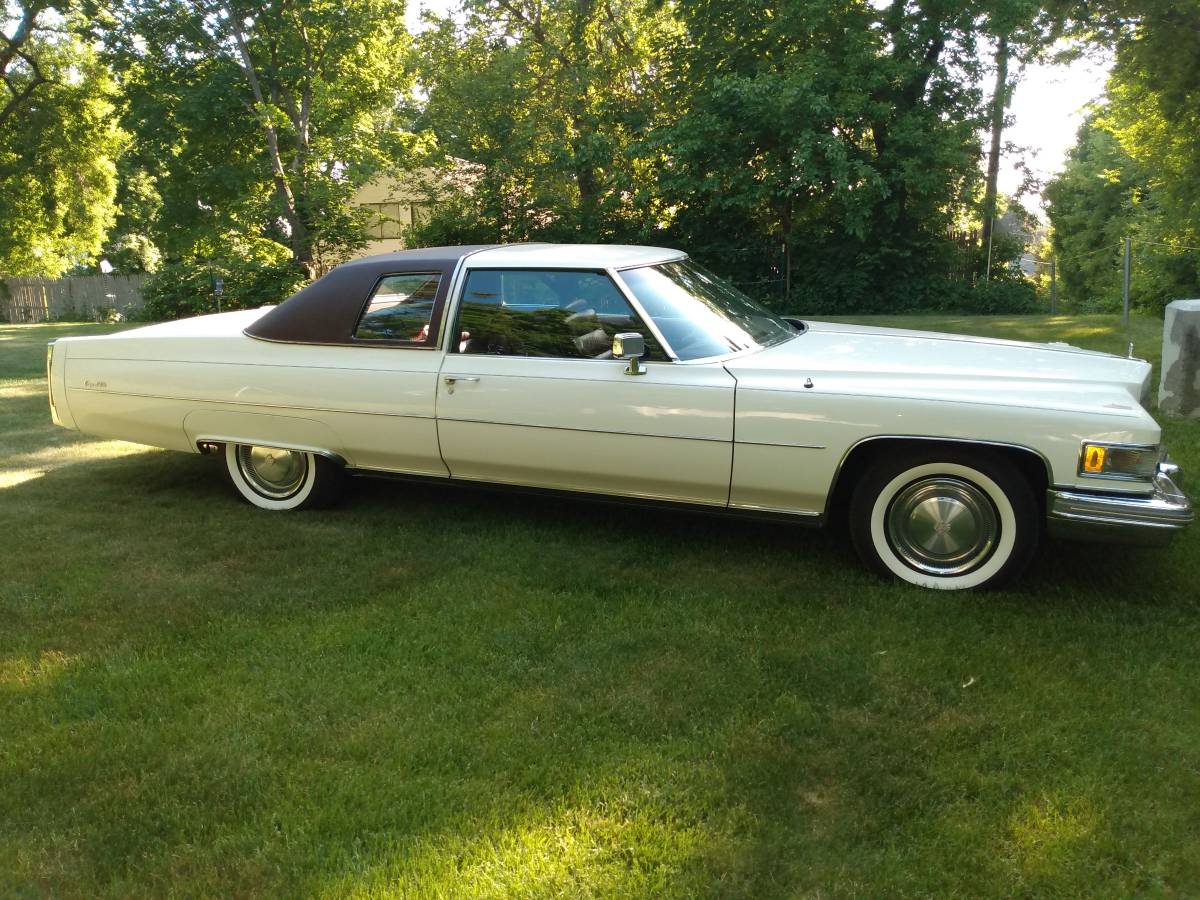 Cadillac-Deville-1975-white