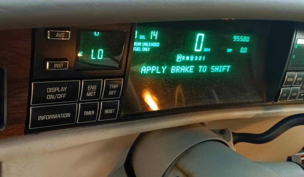 Cadillac-Deville-4dr-1995-green Cadillac-Deville-4dr-1995-green