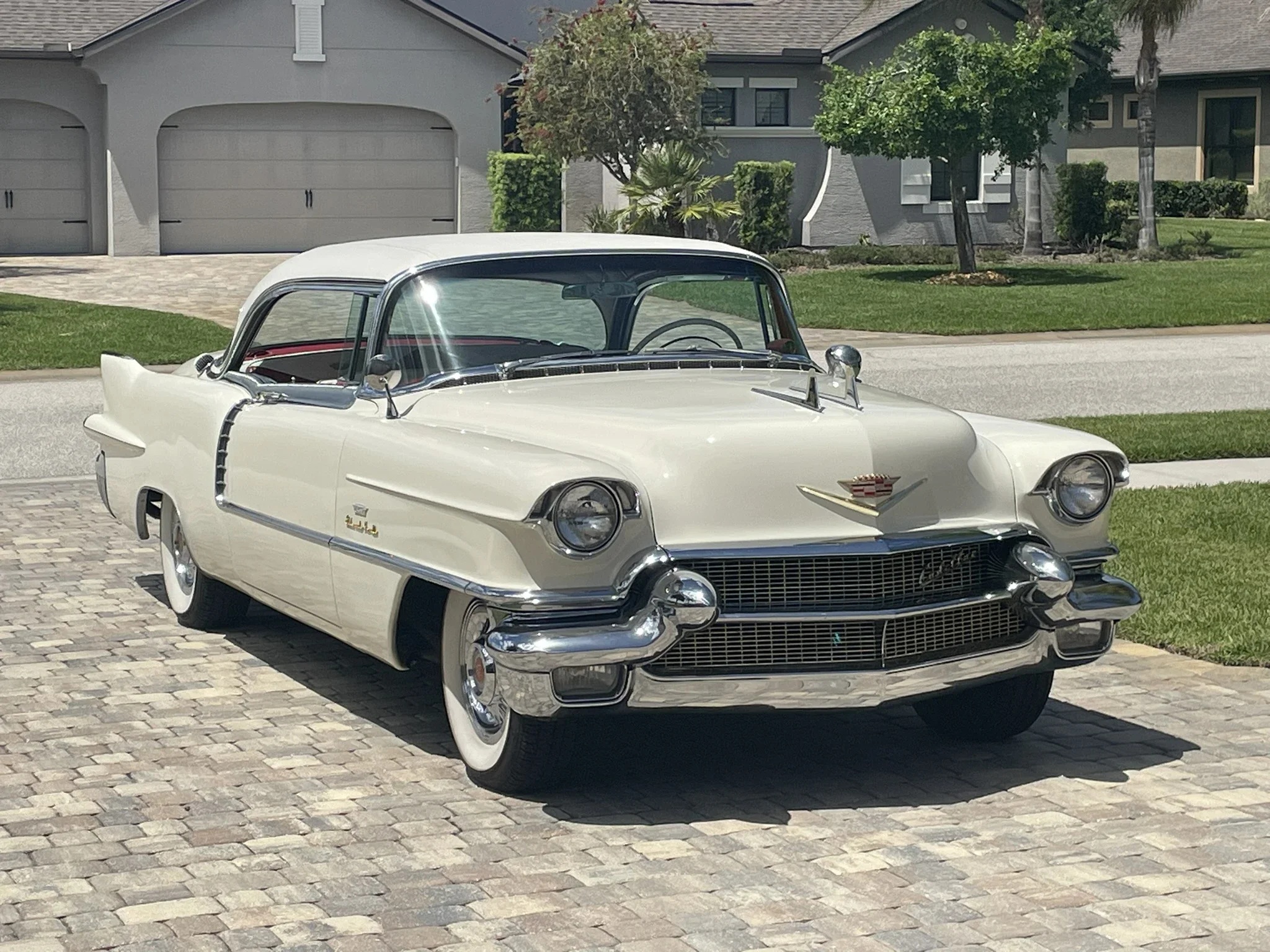 Cadillac-Eldorado-coupe-1956-White-Red