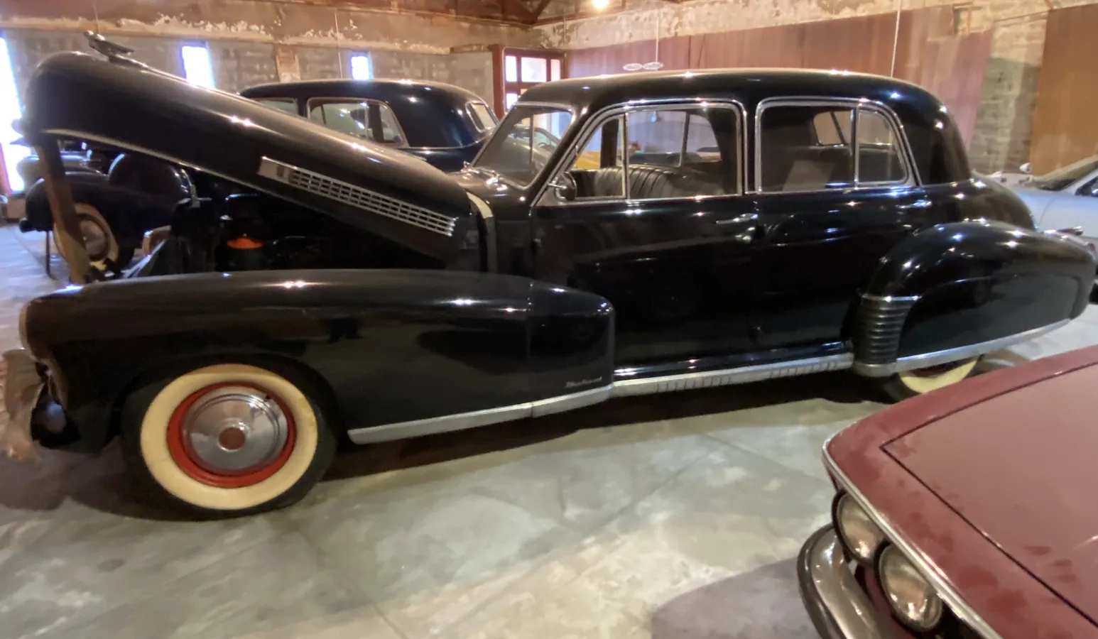 Cadillac-Fleetwood-1941-Black-Tan