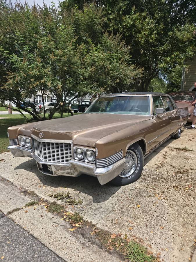 Cadillac-Fleetwood-1970-brown
