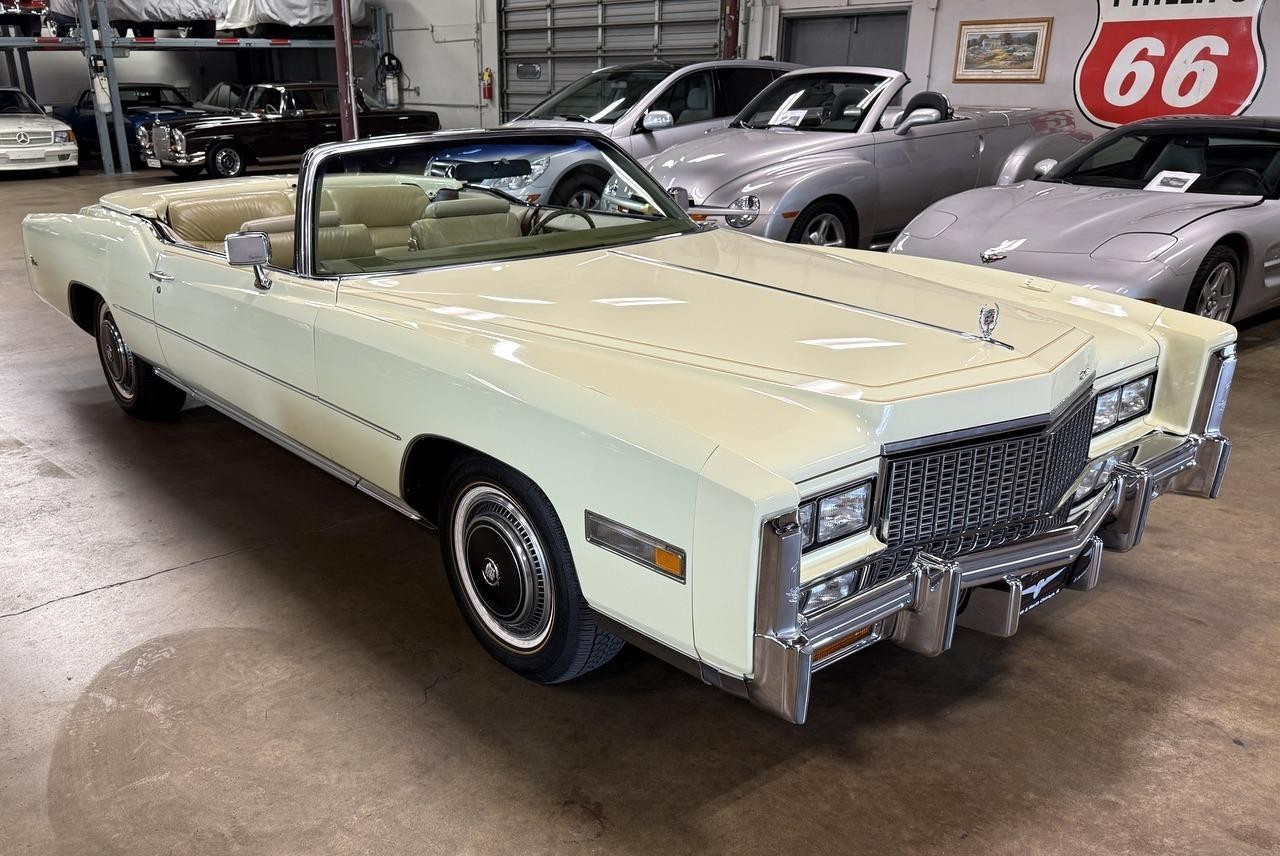 Cadillac-Fleetwood-1976-2-Door-Convertible-Light-Ivory-Gold