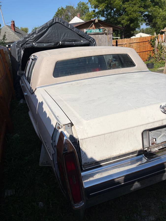 Cadillac-Fleetwood-1984-white
