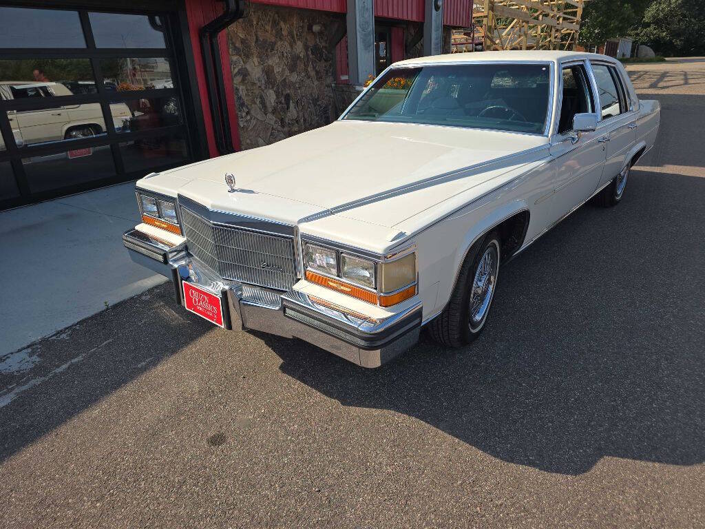 Cadillac-Fleetwood-1986-White-Blue