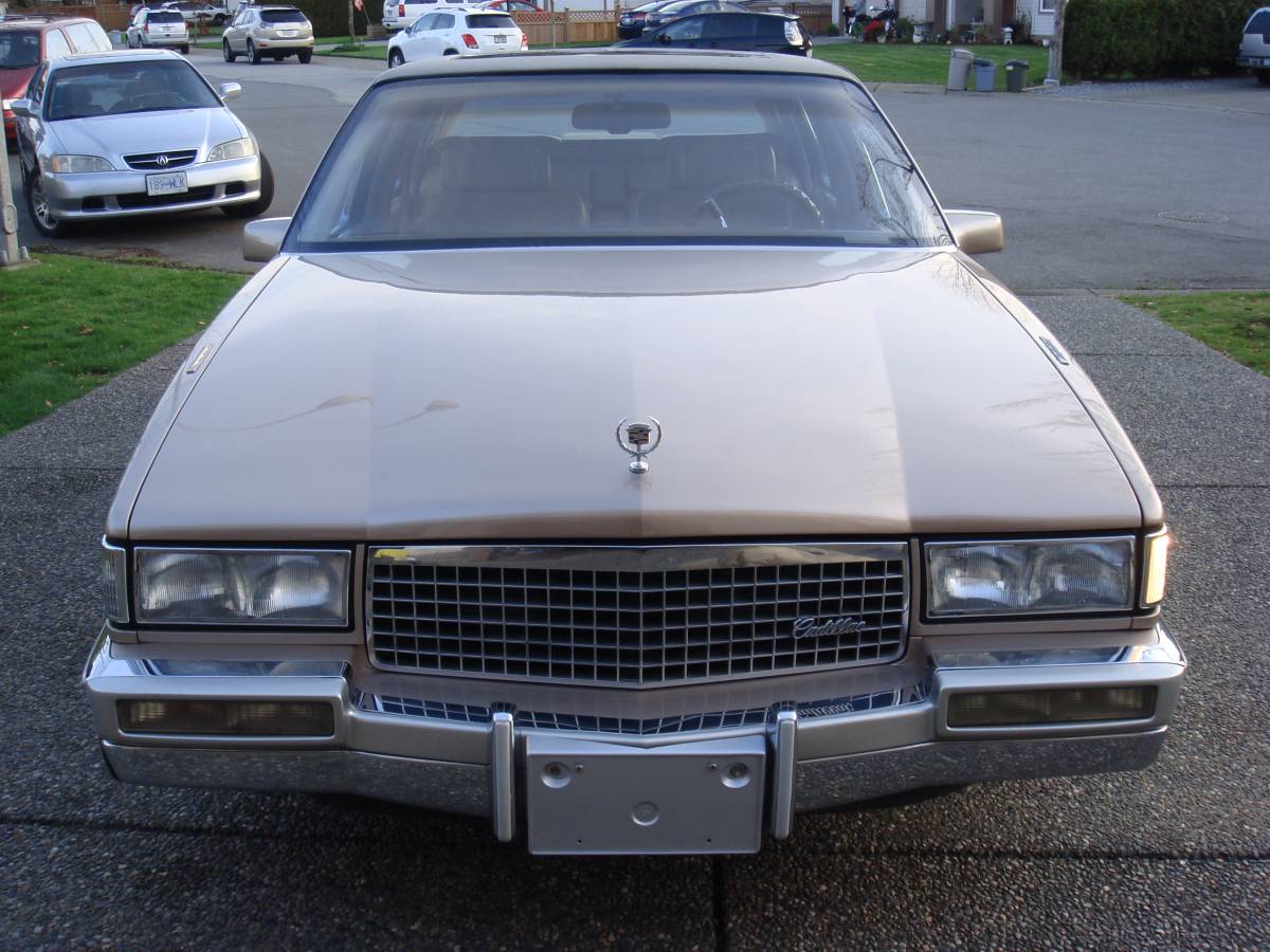 Cadillac-Fleetwood-1990-1990-brown