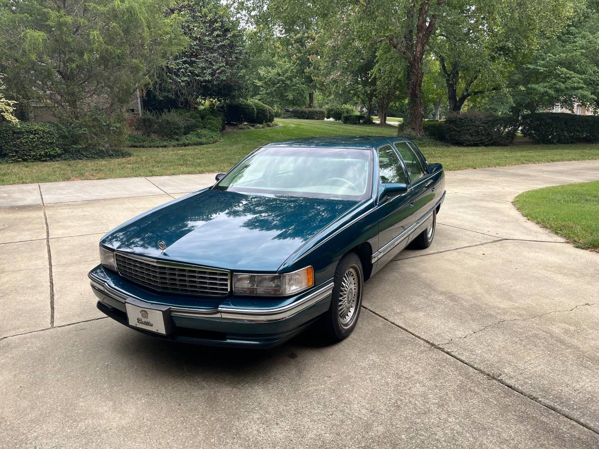 Cadillac-Sedan-de-ville-1995