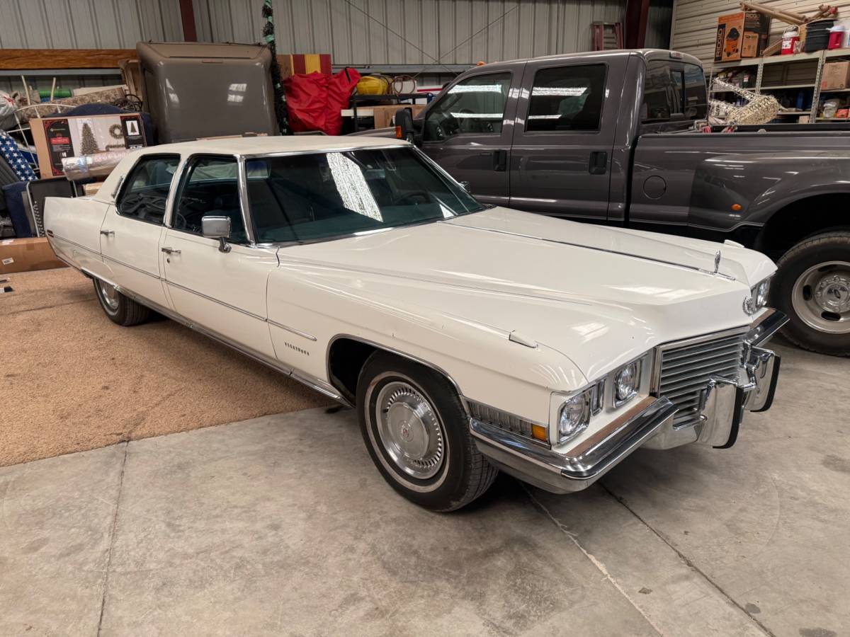 Cadillac-Sedan-deville-1971-white