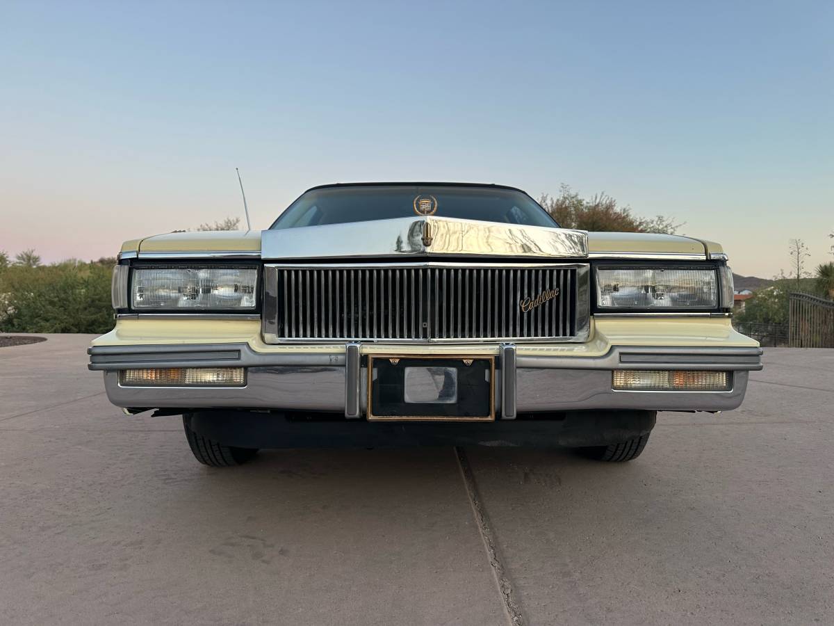 Cadillac-Sedan-deville-1987-yellow