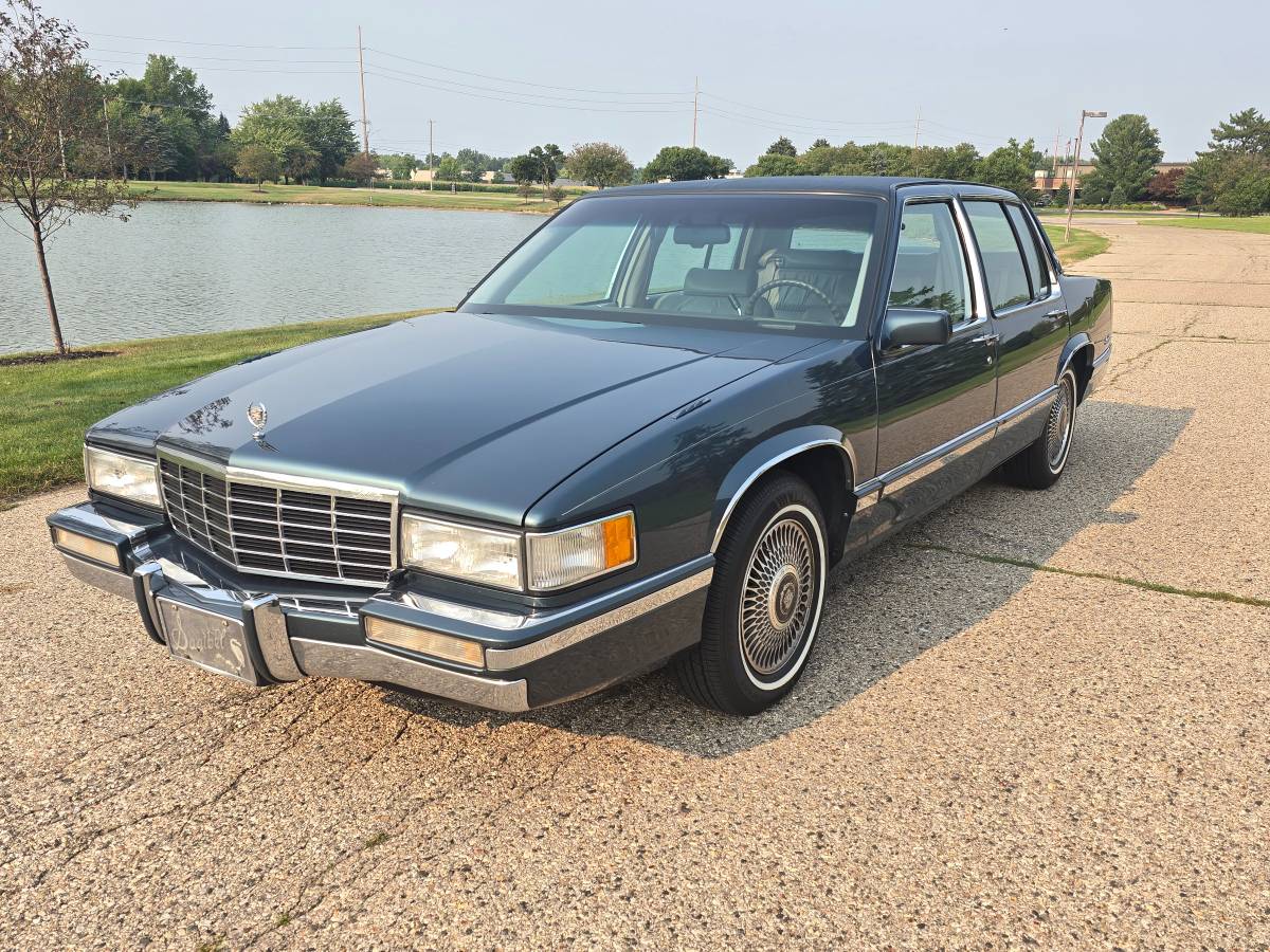 Cadillac-Sedan-deville-1993